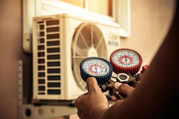 Professional Air Conditioning Service technician working in Mountain View, CA
